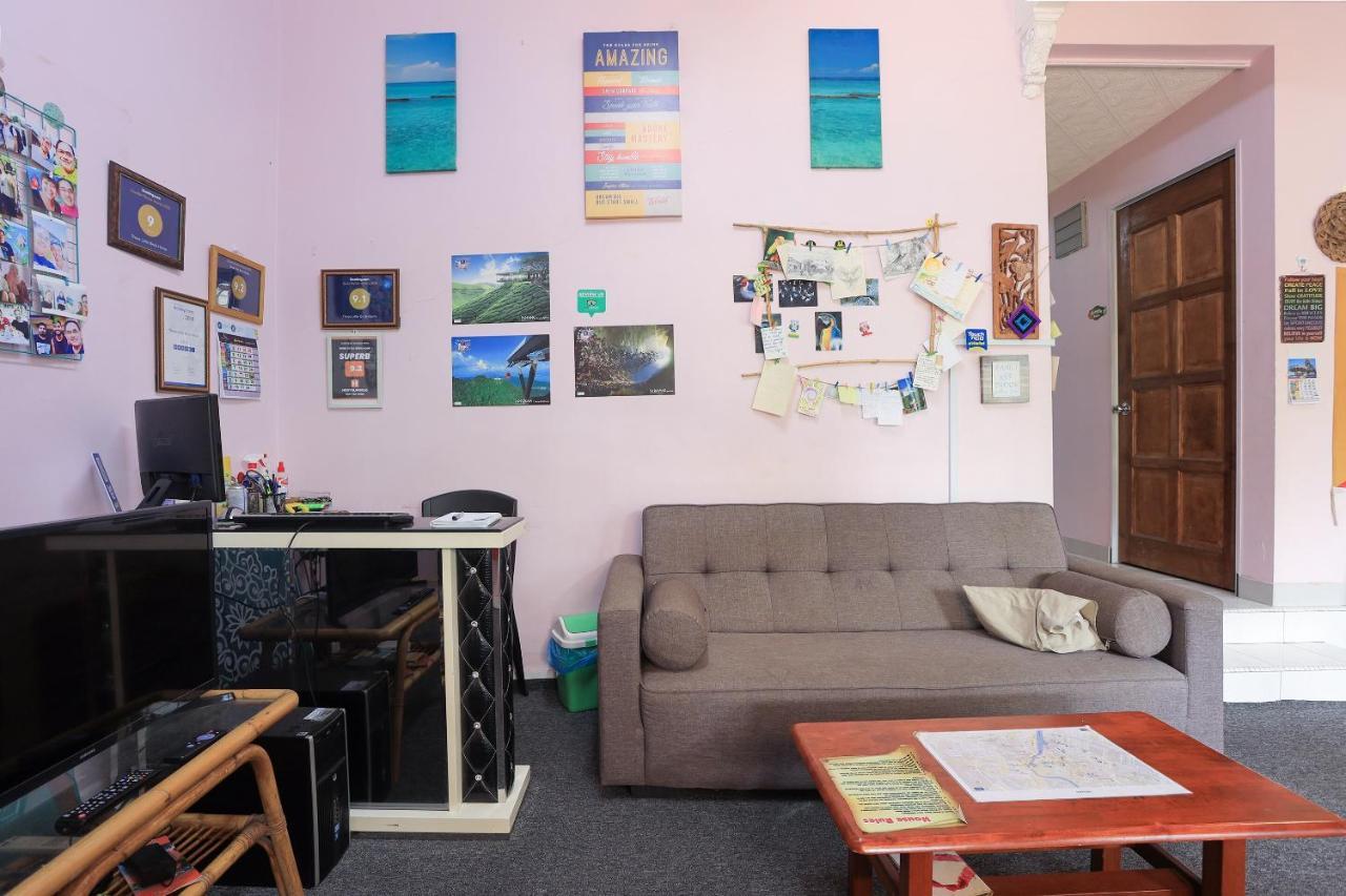 Oyo Home 90229, 3 Little Birds Homestay 4Bhk Malacca Exteriér fotografie