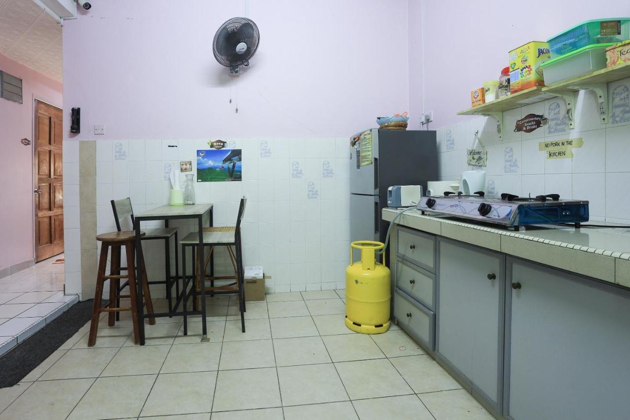Oyo Home 90229, 3 Little Birds Homestay 4Bhk Malacca Exteriér fotografie