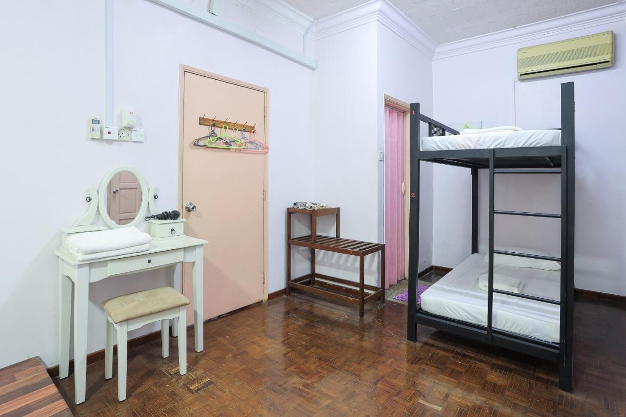 Oyo Home 90229, 3 Little Birds Homestay 4Bhk Malacca Exteriér fotografie