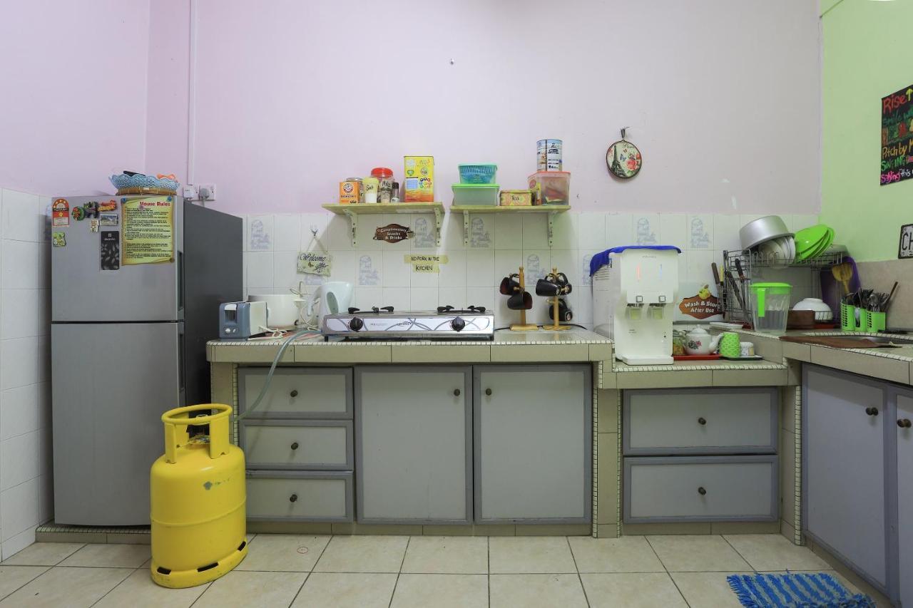 Oyo Home 90229, 3 Little Birds Homestay 4Bhk Malacca Exteriér fotografie