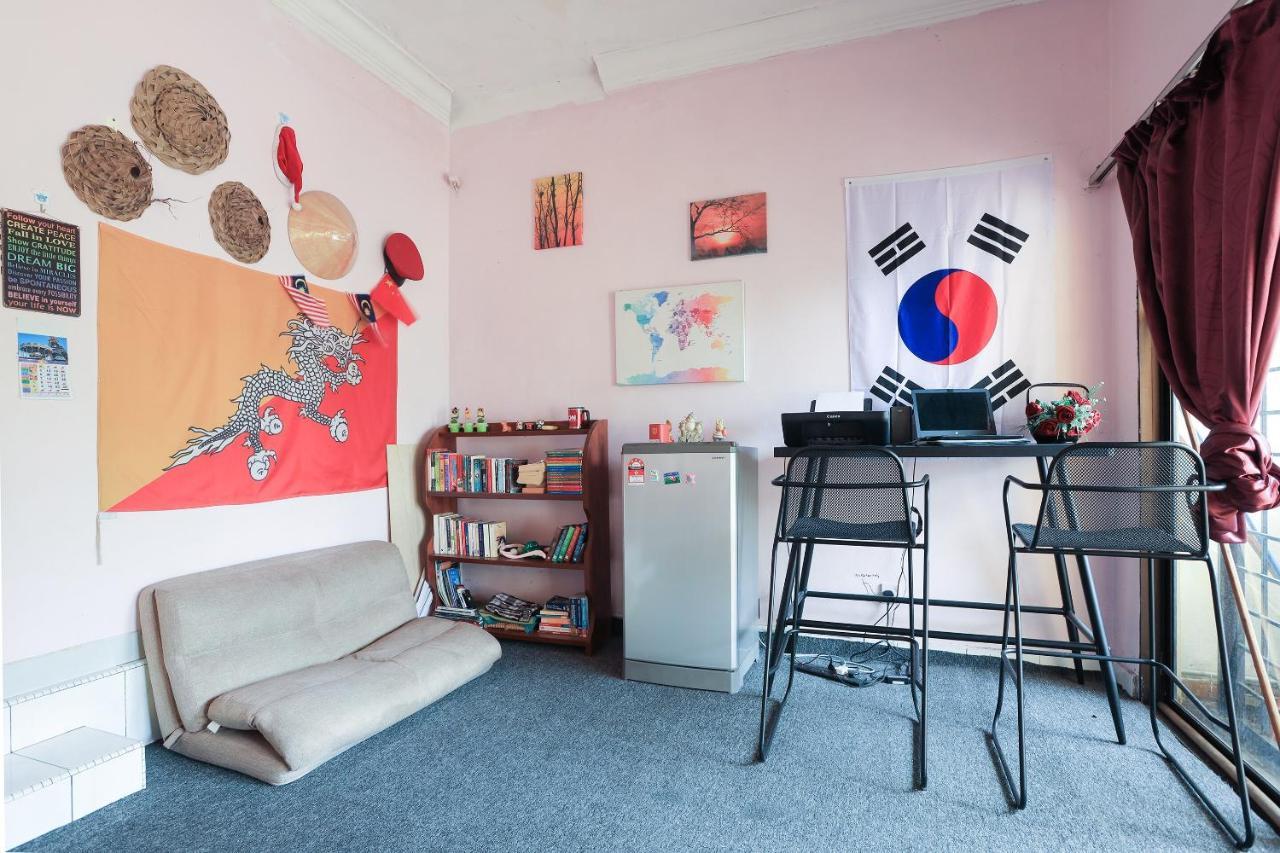 Oyo Home 90229, 3 Little Birds Homestay 4Bhk Malacca Exteriér fotografie