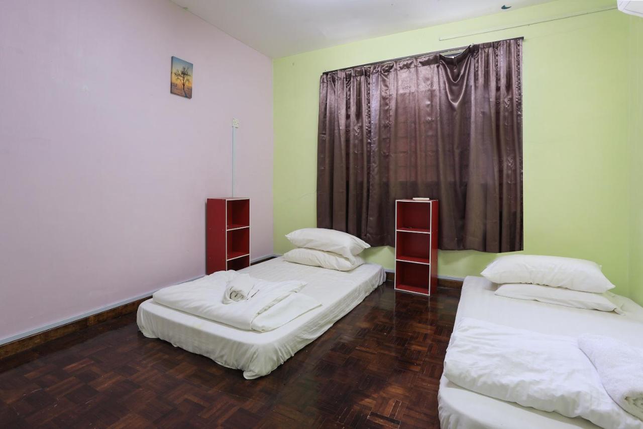 Oyo Home 90229, 3 Little Birds Homestay 4Bhk Malacca Exteriér fotografie