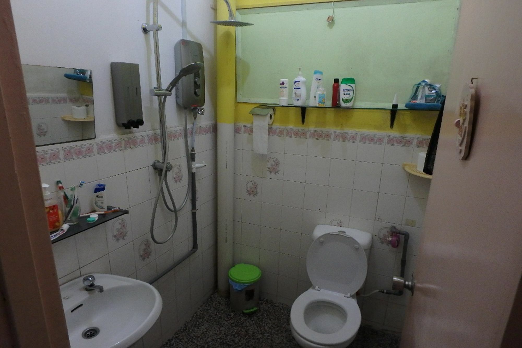 Oyo Home 90229, 3 Little Birds Homestay 4Bhk Malacca Exteriér fotografie